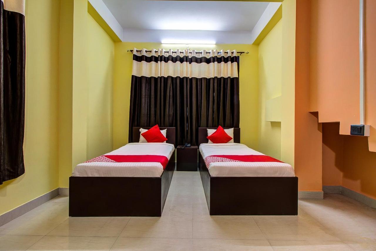 Oyo 13927 Green View Guest House Dispur Esterno foto
